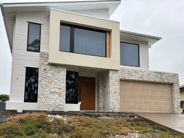 Hand-laid natural stone facade by DM Stonemasonry